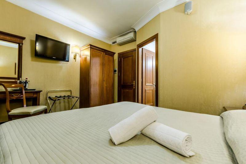 H 2000 Roma 3*
