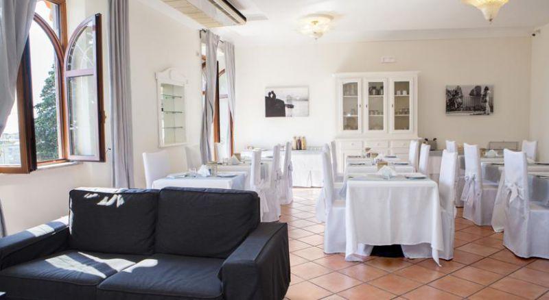 Herculaneum Hotel 3*