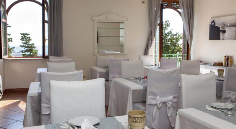 Herculaneum Hotel 3*