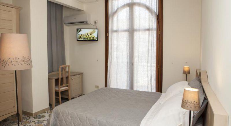Herculaneum Hotel 3*