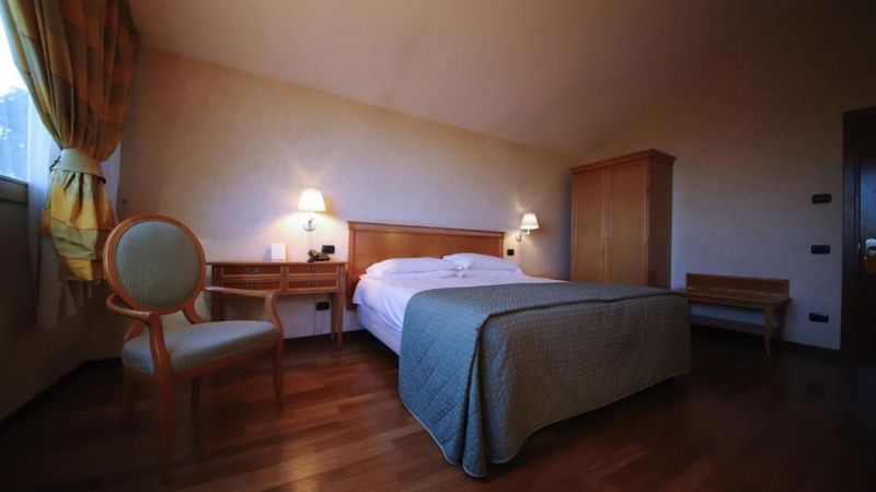 Monica Hotel Fiera 4*
