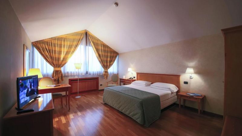 Monica Hotel Fiera 4*
