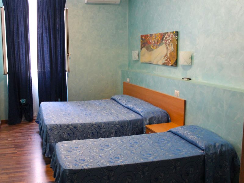 Tokyo Hotel 1*