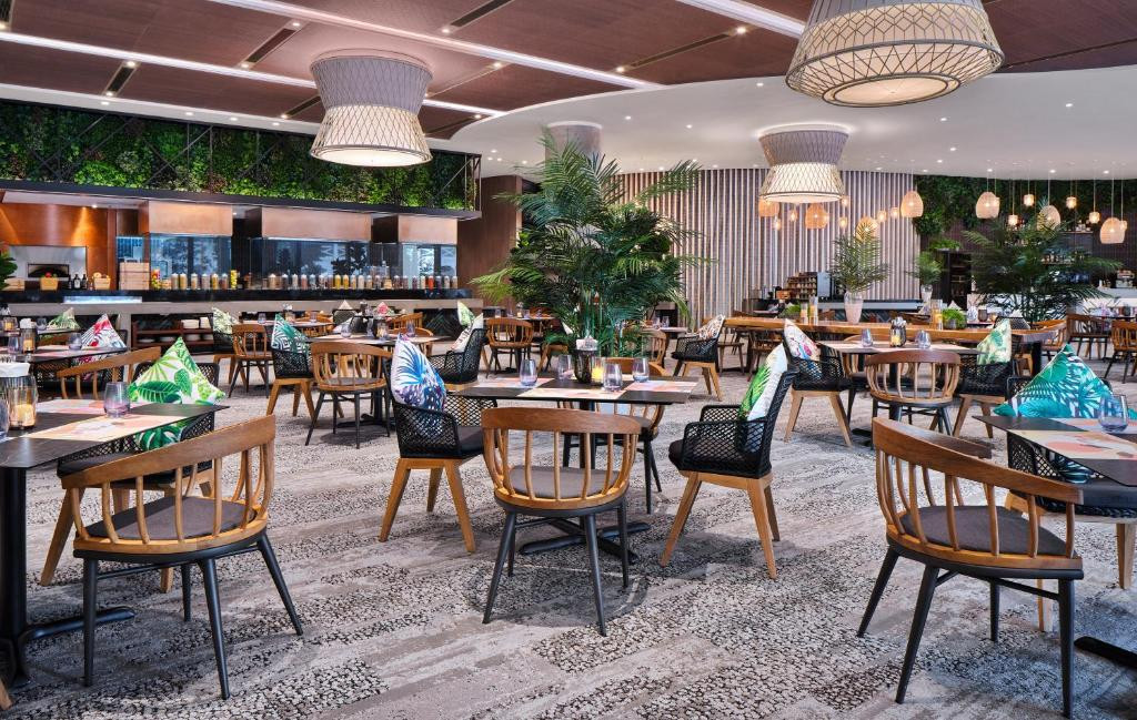 Village Hotel At Sentosa By Far East Hospitality 4*