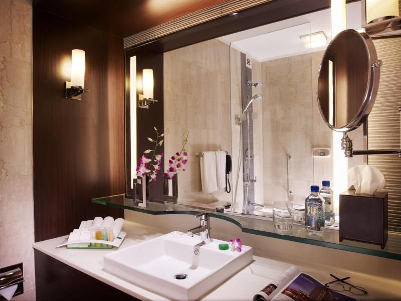 Holiday Inn Orchard City Centre 4*
