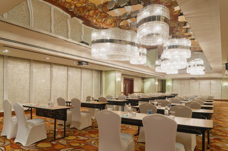Holiday Inn Orchard City Centre 4*