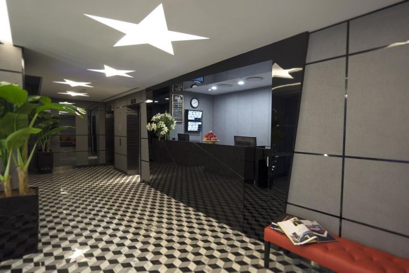 Hotel 81 Premier Hollywood 2*