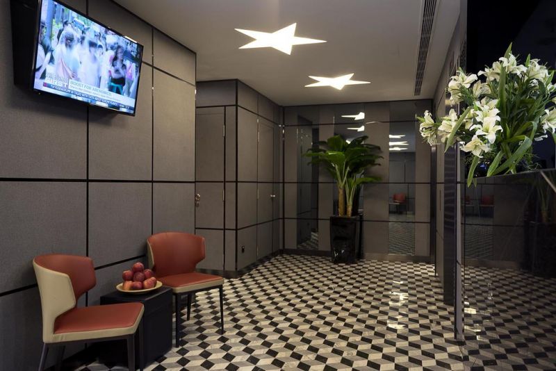 Hotel 81 Premier Hollywood 2*