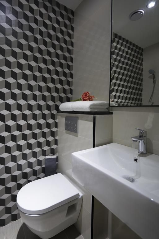 Hotel 81 Premier Hollywood 2*