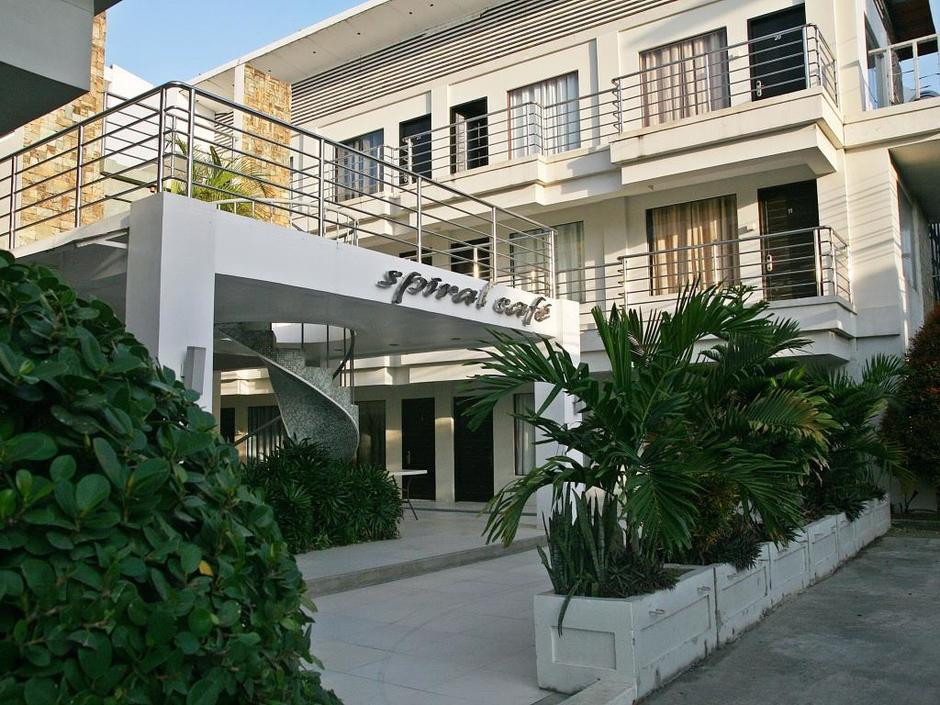 Erus Suites Hotel 3*
