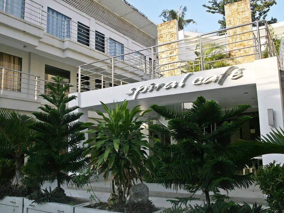 Erus Suites Hotel 3*