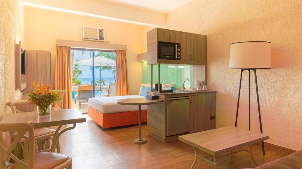 Microtel Boracay 4*