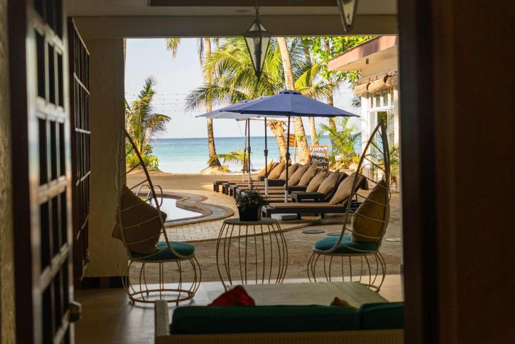 Microtel Boracay 4*