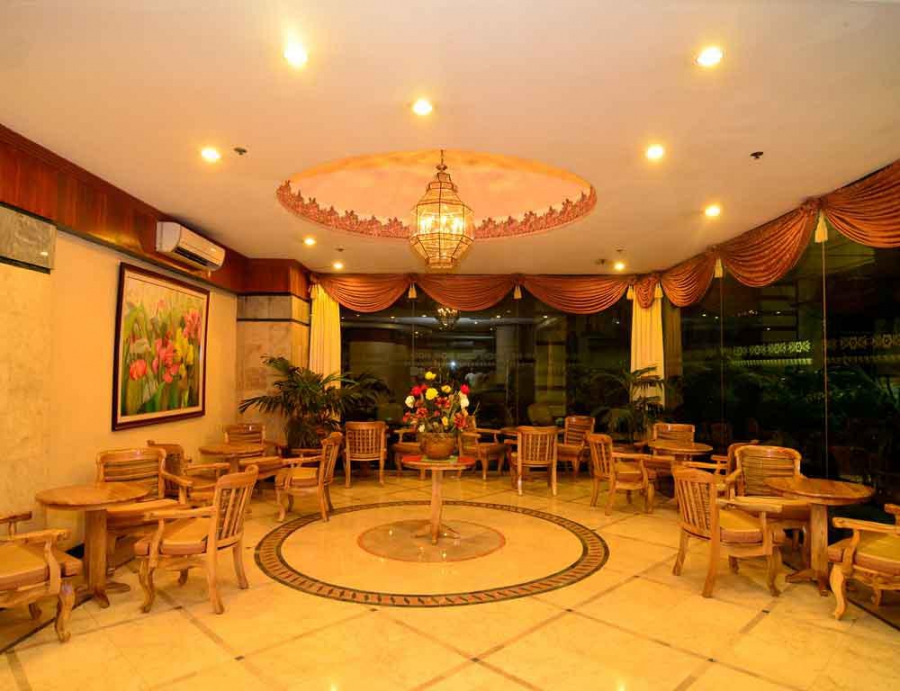 Holiday Plaza 4*