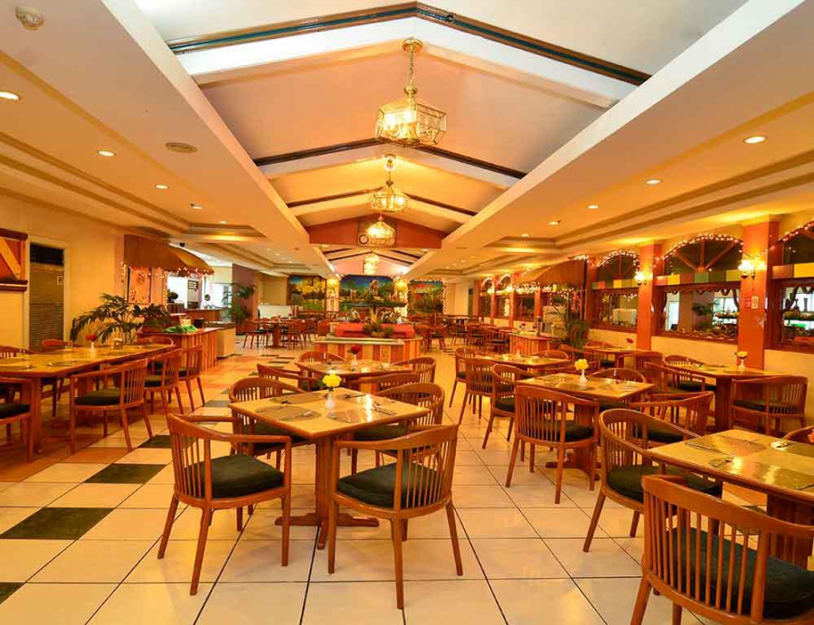 Holiday Plaza 4*