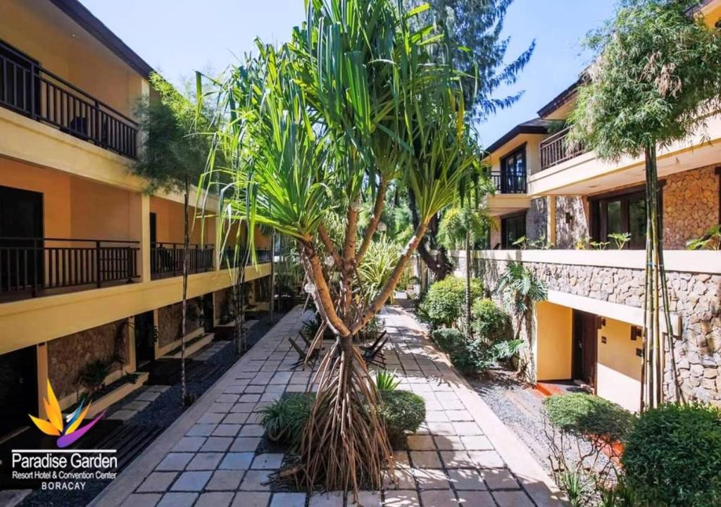Paradise Garden Hotel & Convention Center 4*
