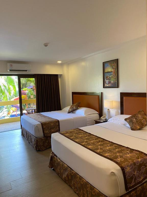 Paradise Garden Hotel & Convention Center 4*