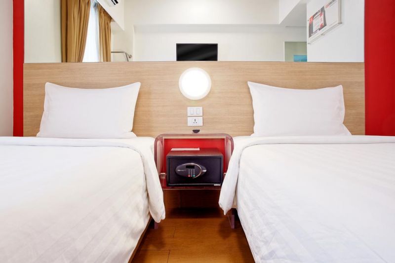 Red Planet Makati Manila 2*
