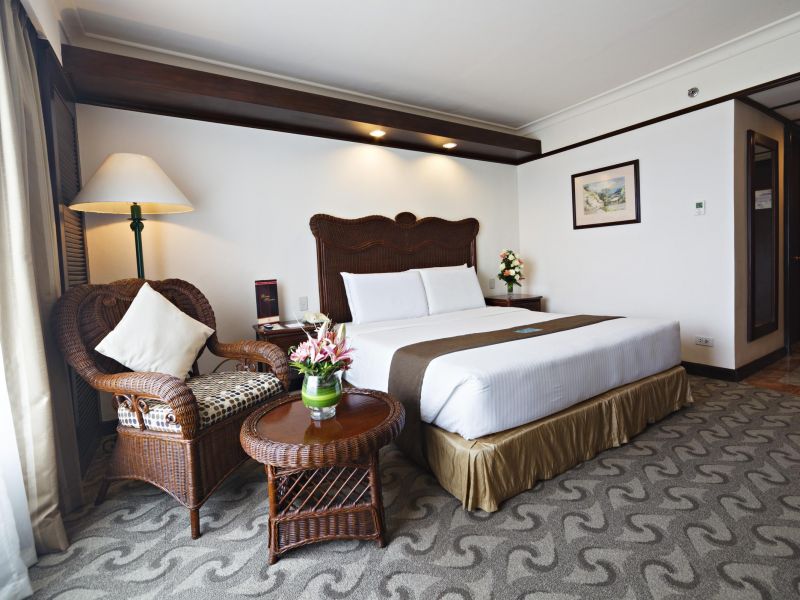 Waterfront Airport Hotel & Casino 4*
