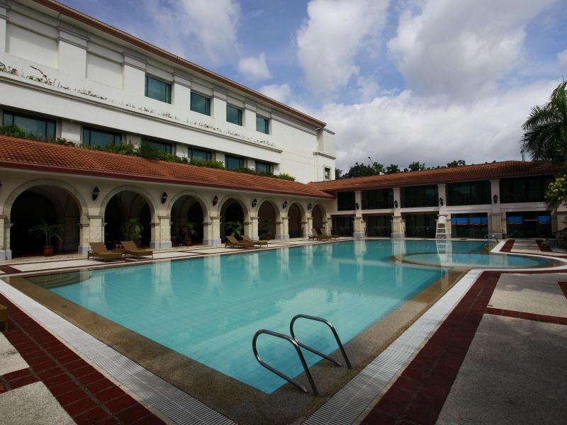 Waterfront Airport Hotel & Casino 4*