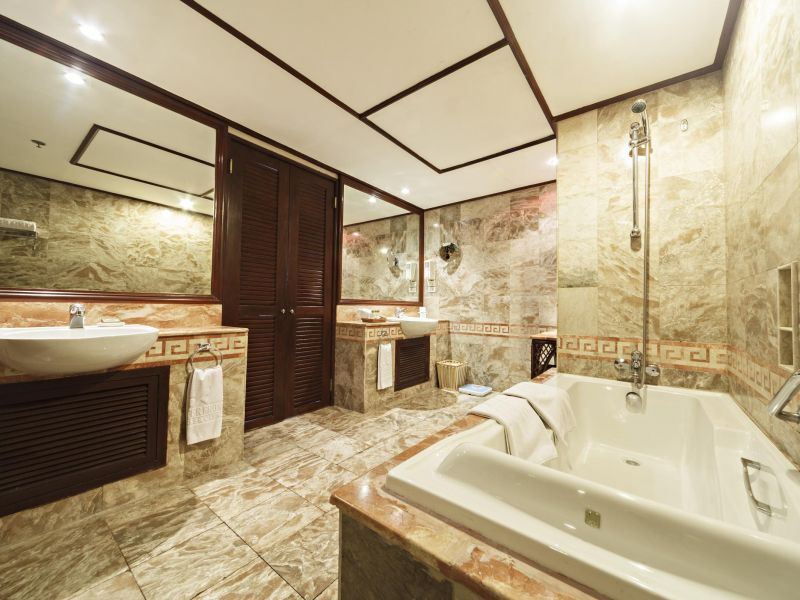 Waterfront Airport Hotel & Casino 4*