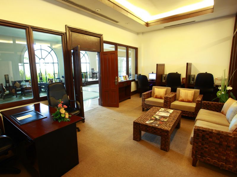 Waterfront Airport Hotel & Casino 4*