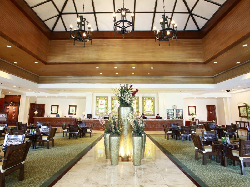 Waterfront Airport Hotel & Casino 4*