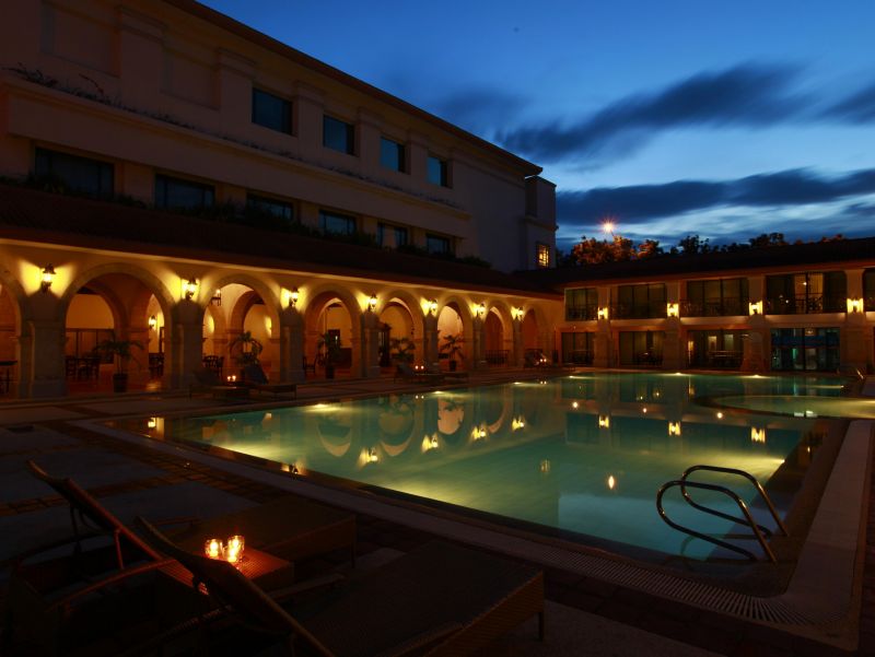Waterfront Airport Hotel & Casino 4*