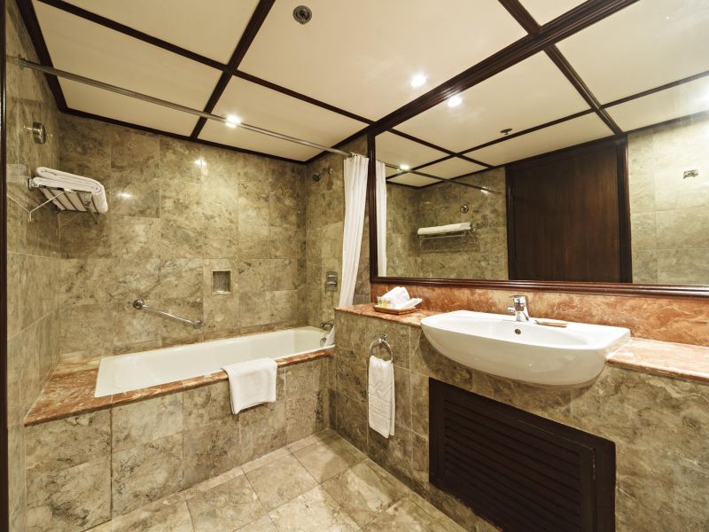 Waterfront Airport Hotel & Casino 4*