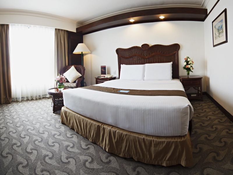 Waterfront Airport Hotel & Casino 4*
