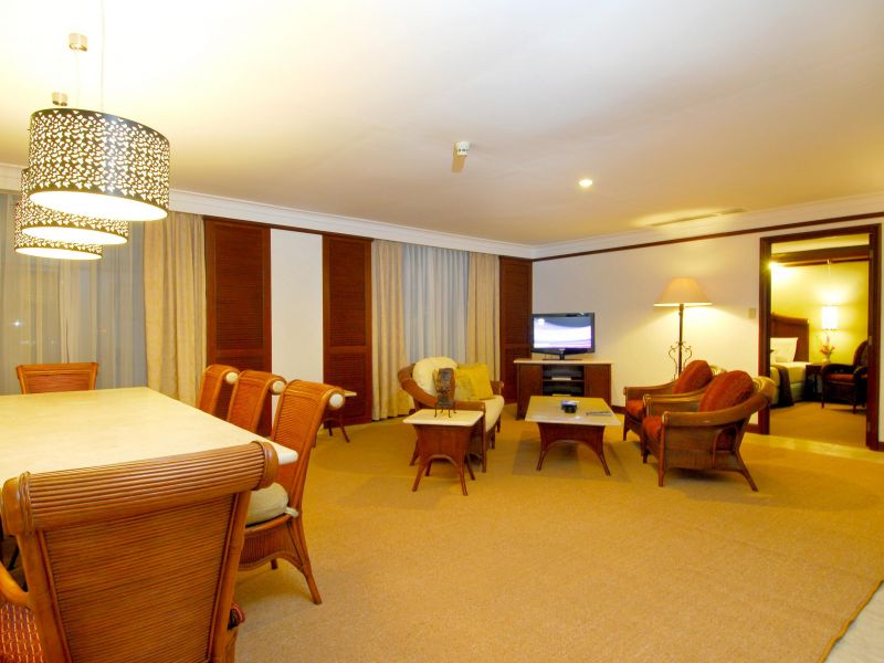 Waterfront Airport Hotel & Casino 4*