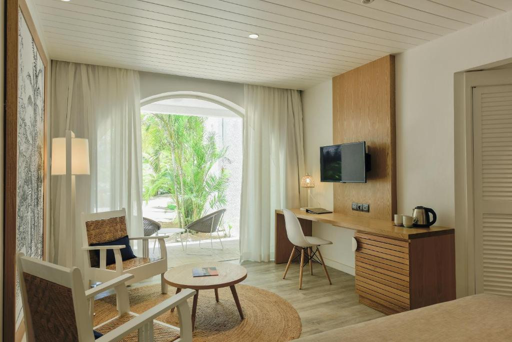 Canonnier Beachcomber Golf Resort & Spa 4*