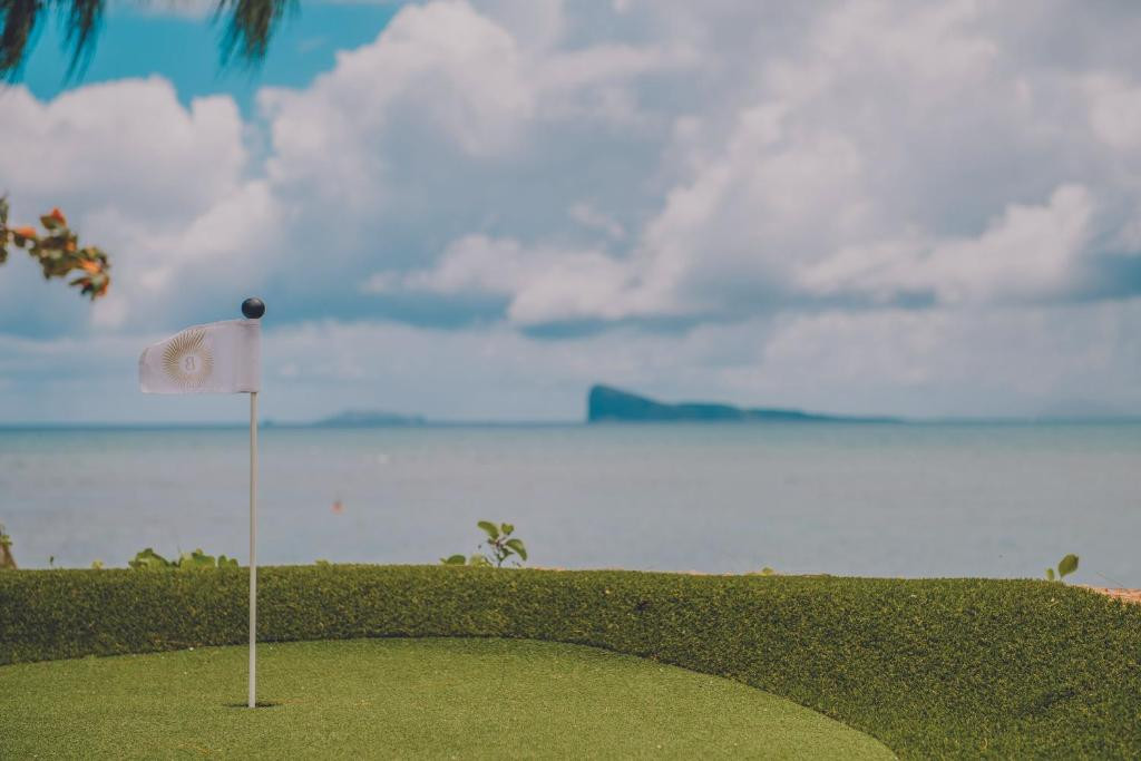 Canonnier Beachcomber Golf Resort & Spa 4*