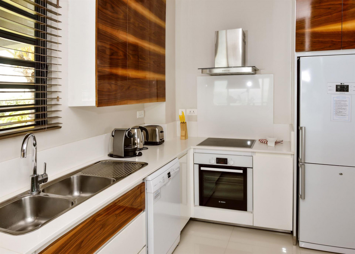 Leora Apt 3*