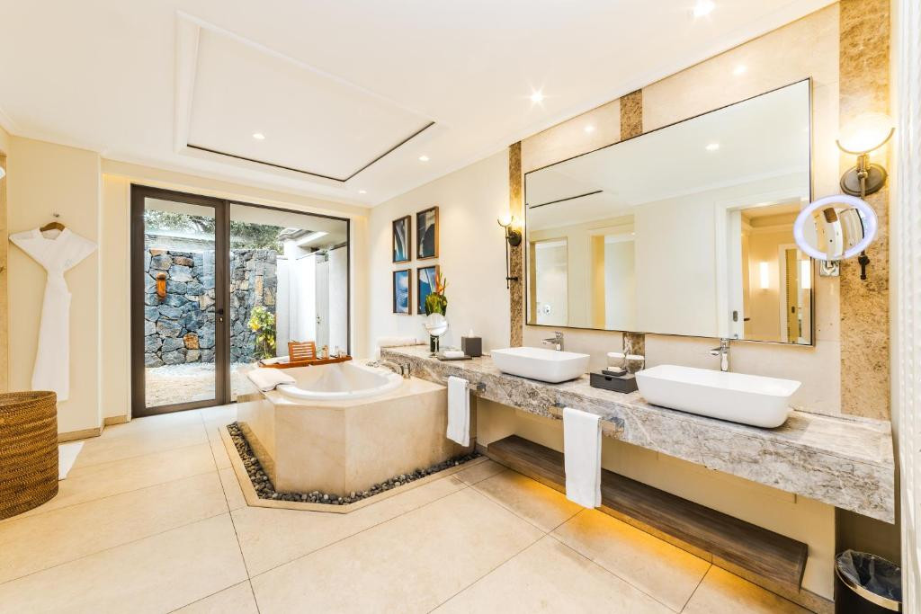 Maradiva Villas Resort & Spa 5*