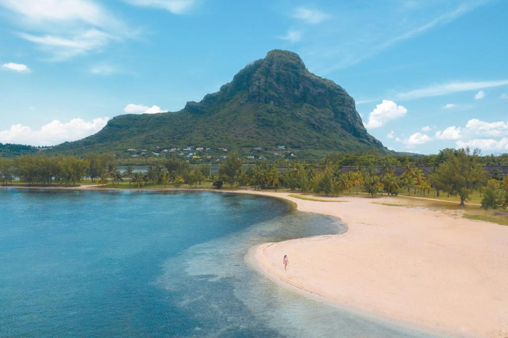 Paradis Beachcomber Golf Resort & Spa 5*