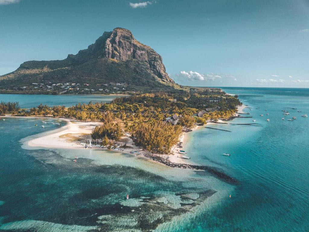Paradis Beachcomber Golf Resort & Spa 5*