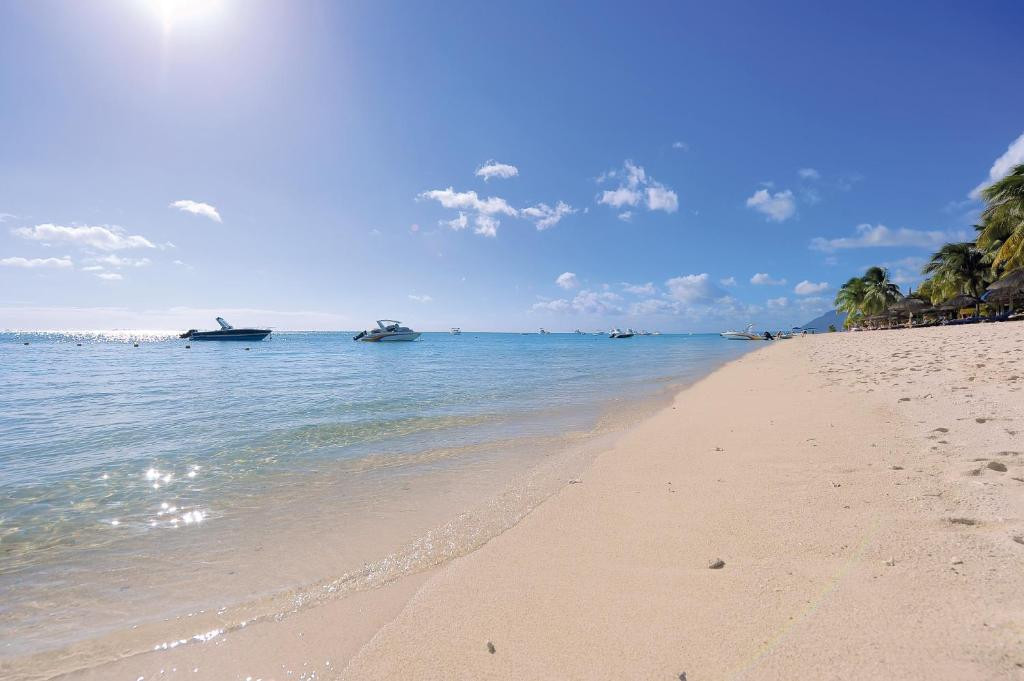 Paradis Beachcomber Golf Resort & Spa 5*