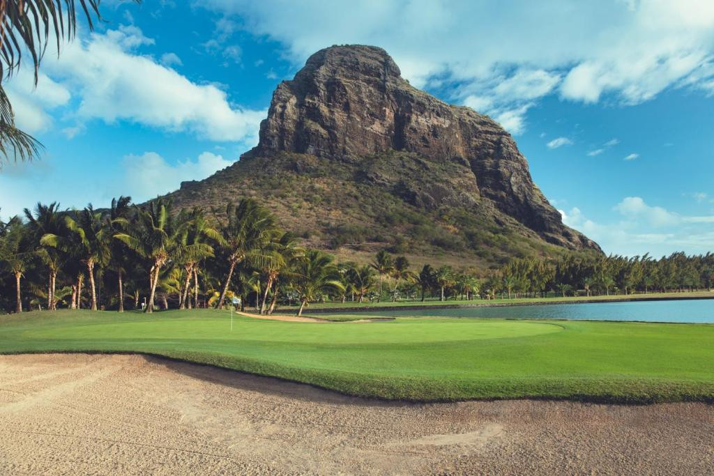 Paradis Beachcomber Golf Resort & Spa 5*
