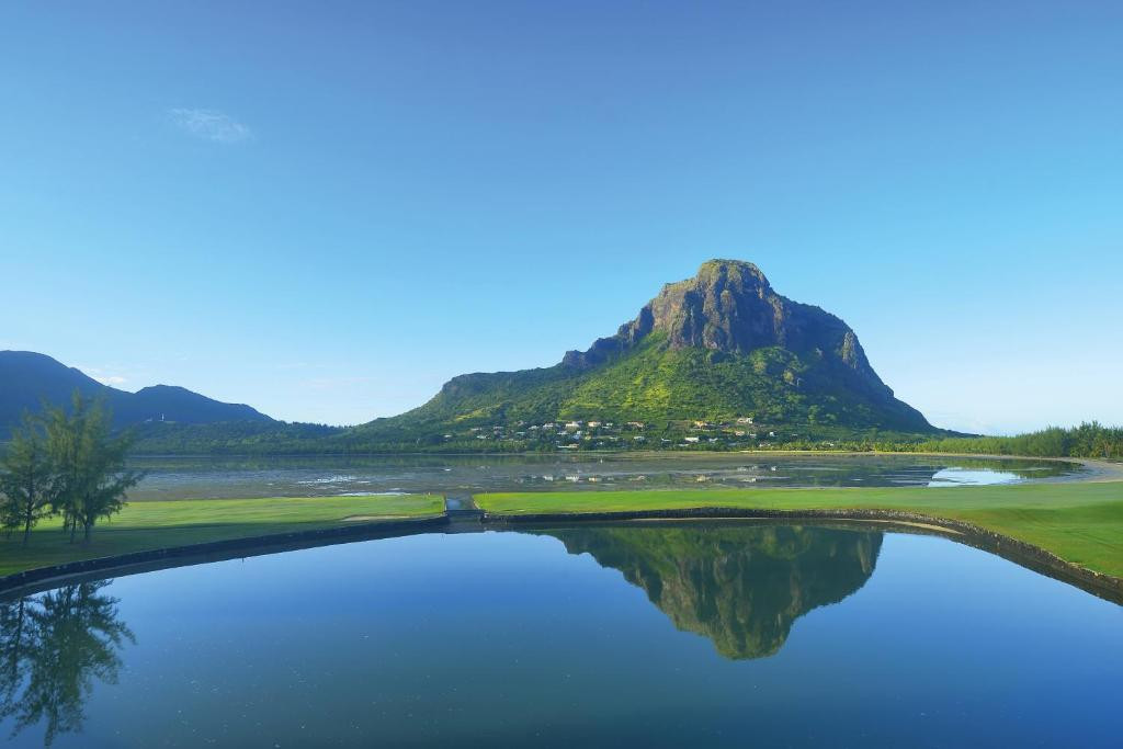 Paradis Beachcomber Golf Resort & Spa 5*