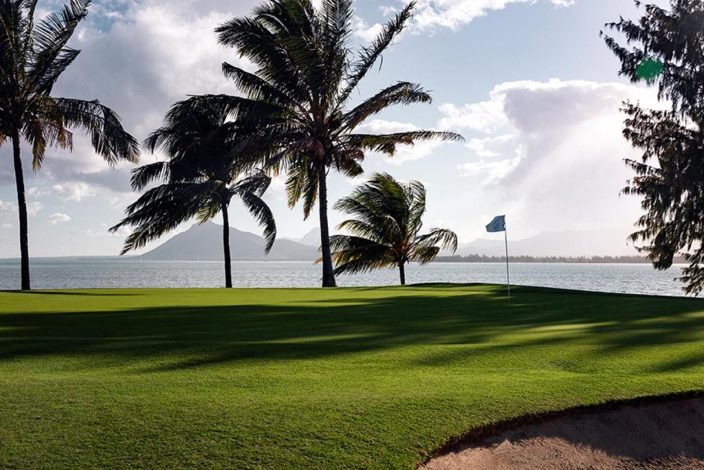Paradis Beachcomber Golf Resort & Spa 5*