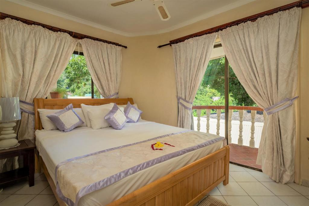Carana Hilltop Villa 4*