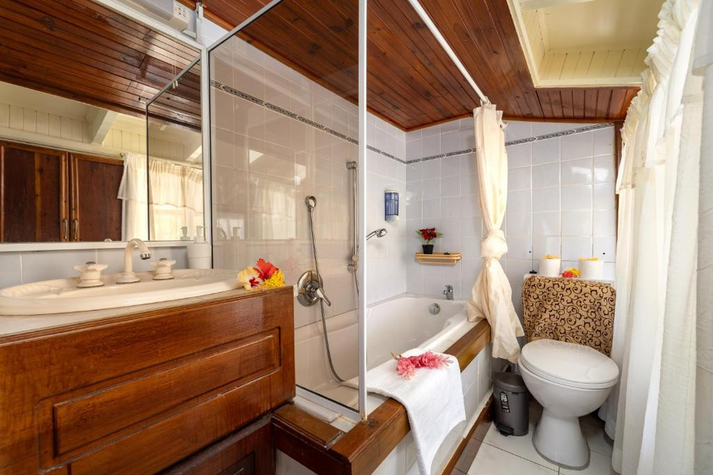 Carana Hilltop Villa 4*