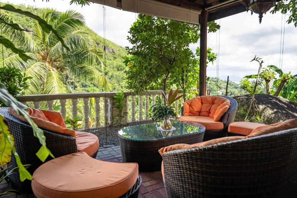 Carana Hilltop Villa 4*