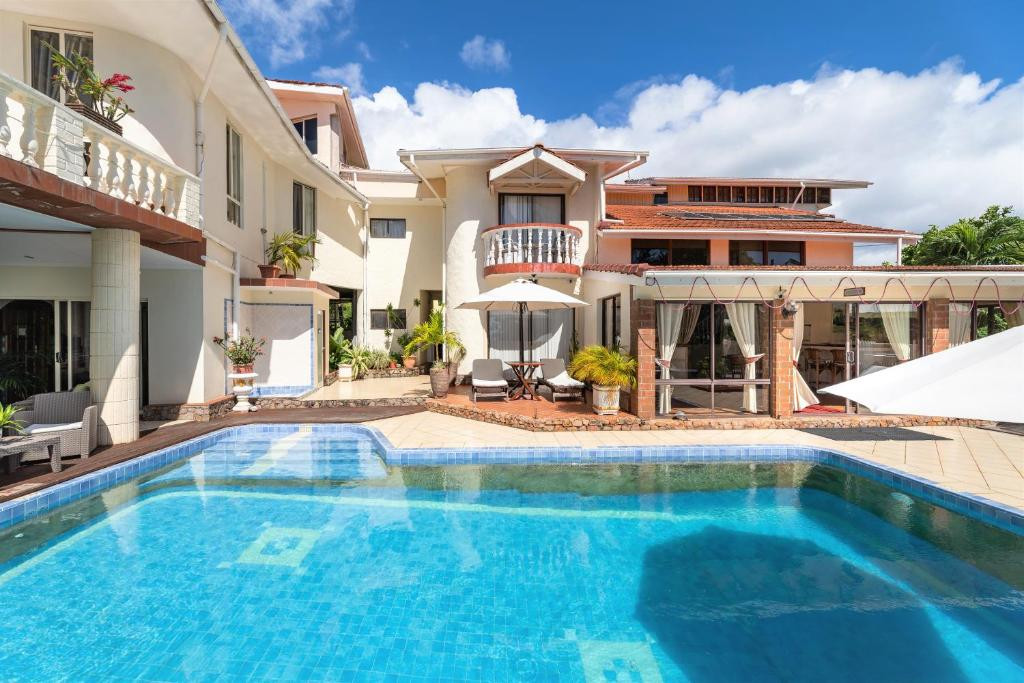 Carana Hilltop Villa 4*