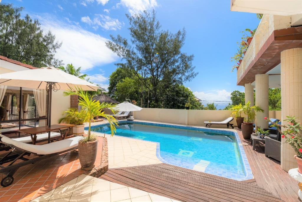 Carana Hilltop Villa 4*