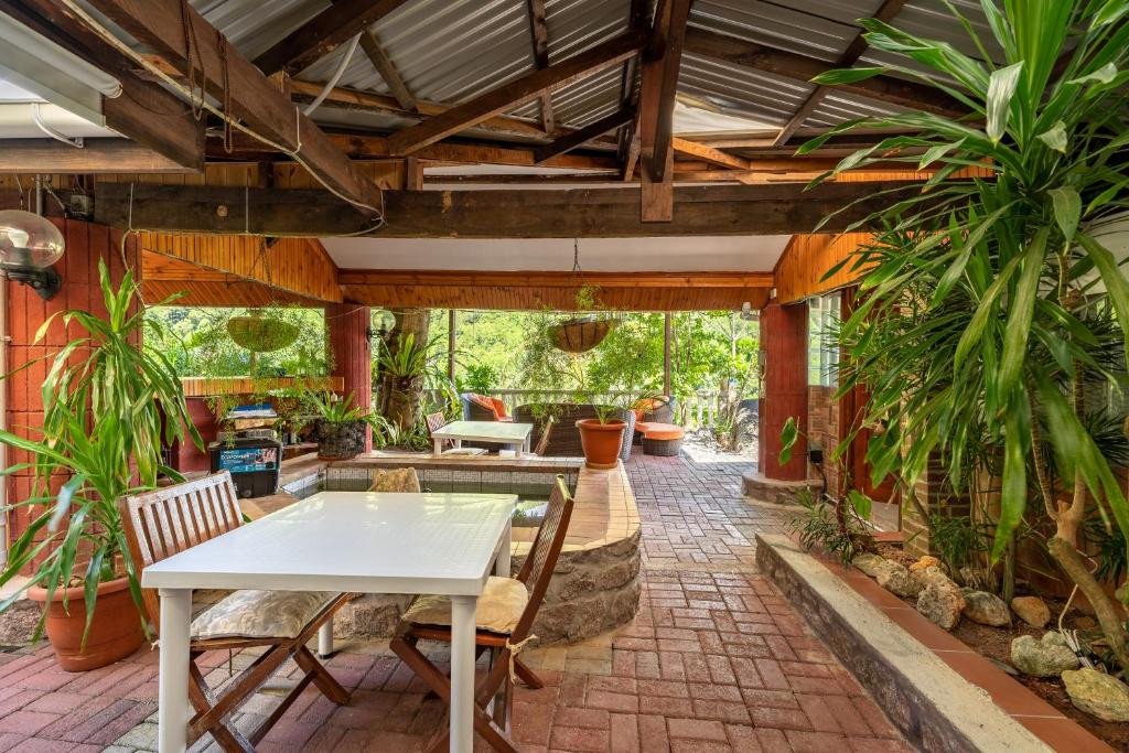Carana Hilltop Villa 4*