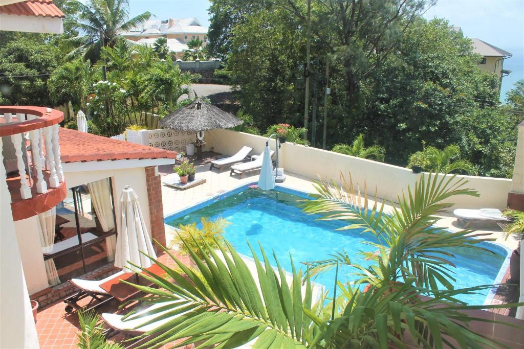 Carana Hilltop Villa 4*