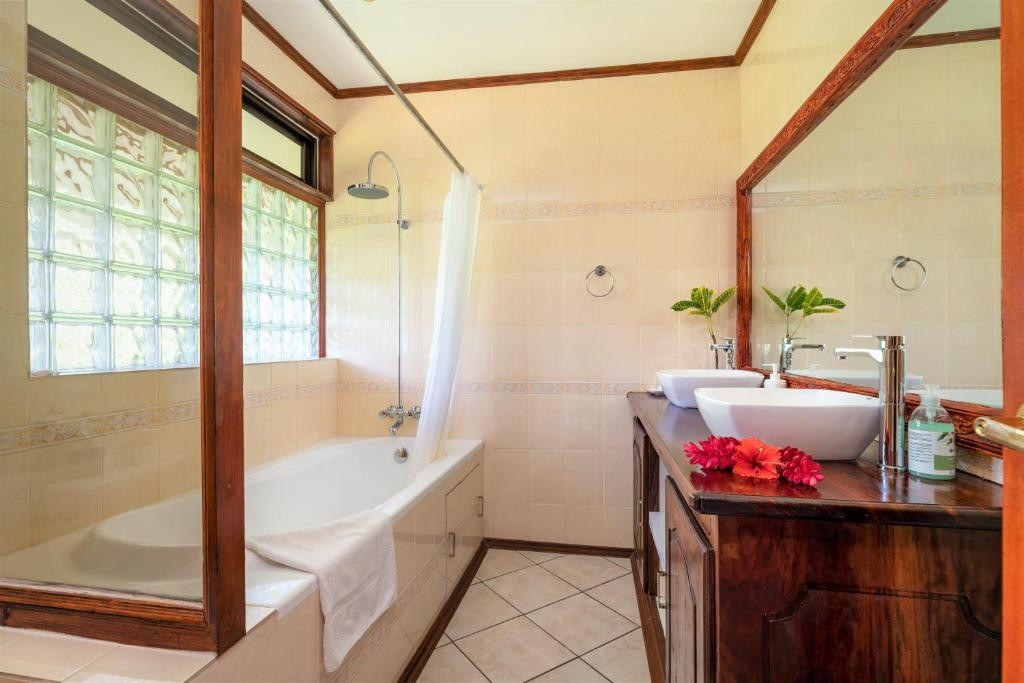 Carana Hilltop Villa 4*