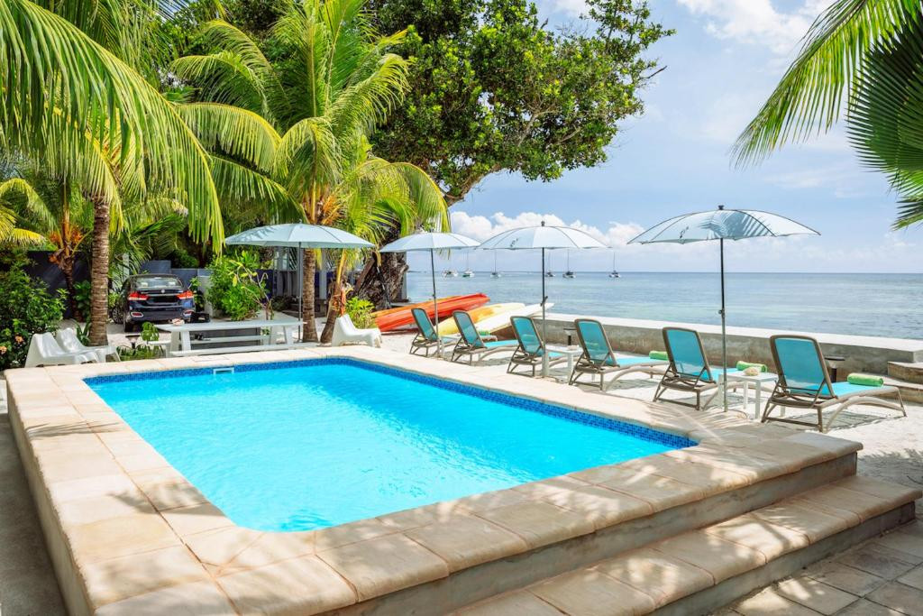 Le Nautique Luxury Beachfront Apartments